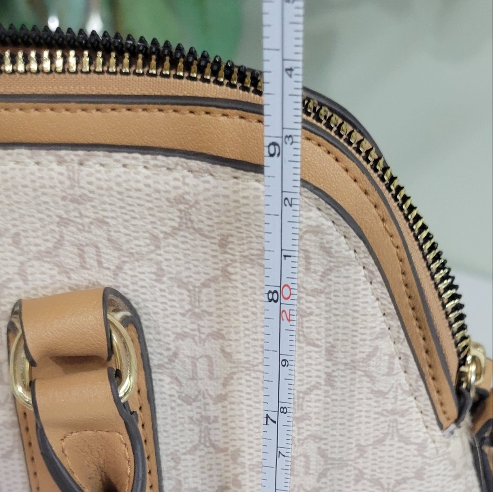 🥳HP🥳 NANETTE LEPORE floral dome bag. several compartments crossbody satchel - Picture 12 of 14